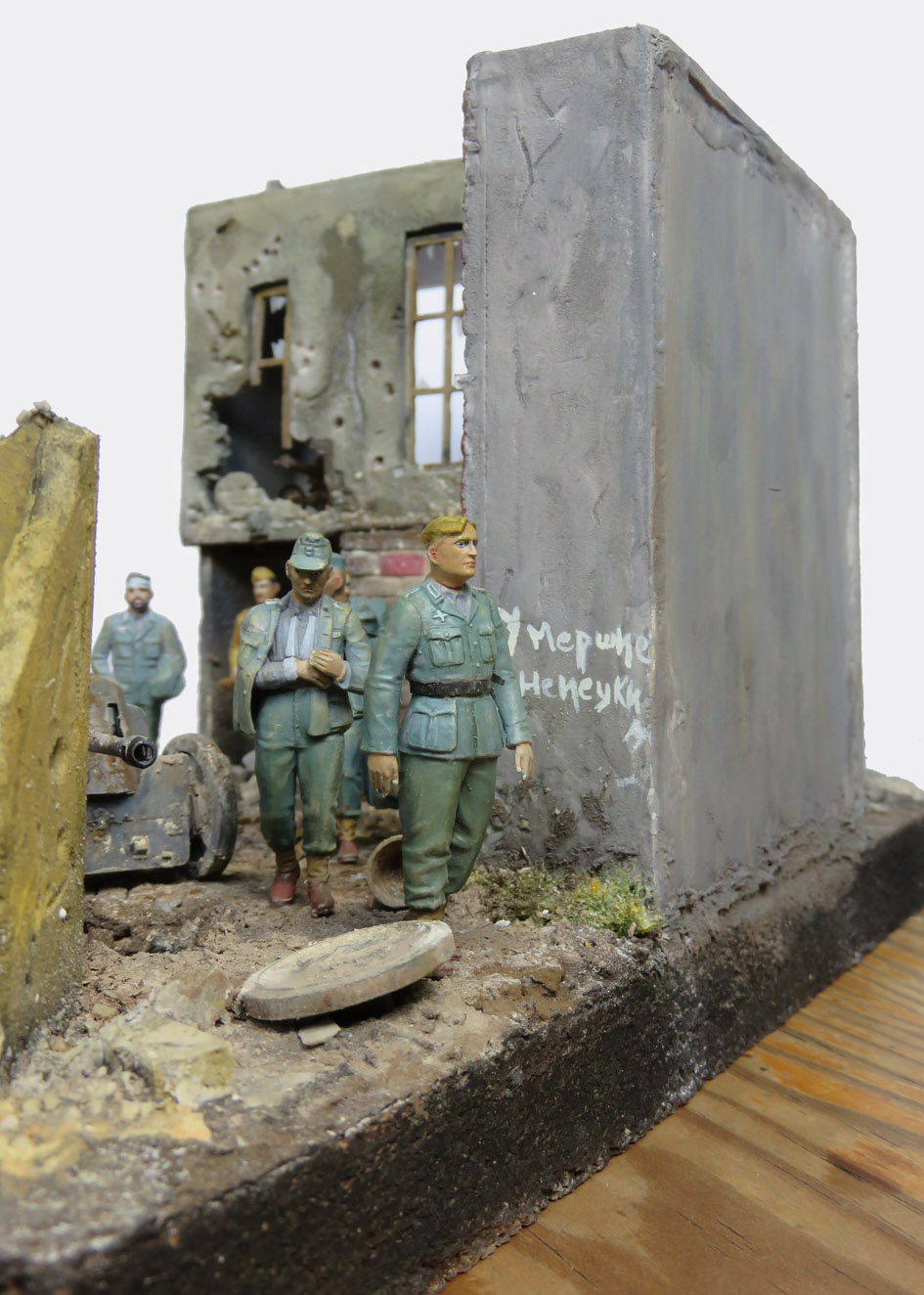 Mur d'usine _ Stalingrad Septembre 42 _ Victoire __1/35 - Page 4 15080415