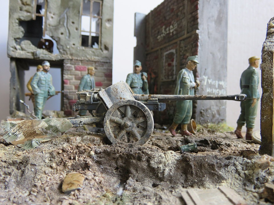 Mur d'usine _ Stalingrad  Septembre 42 _ Victoire __1/35 - Page 4 15080416