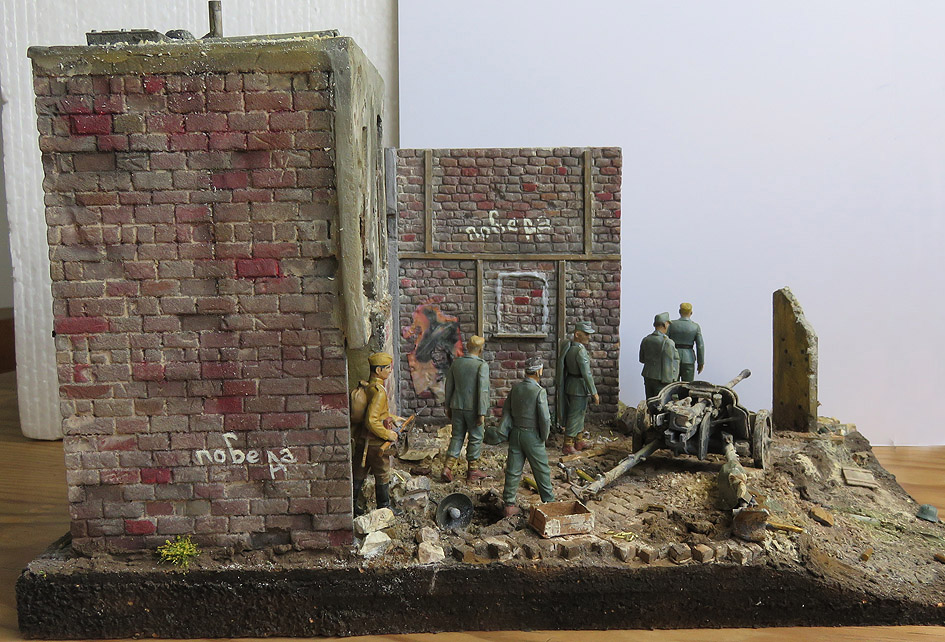 Mur d'usine _ Stalingrad  Septembre 42 _ Victoire __1/35 - Page 4 15080417