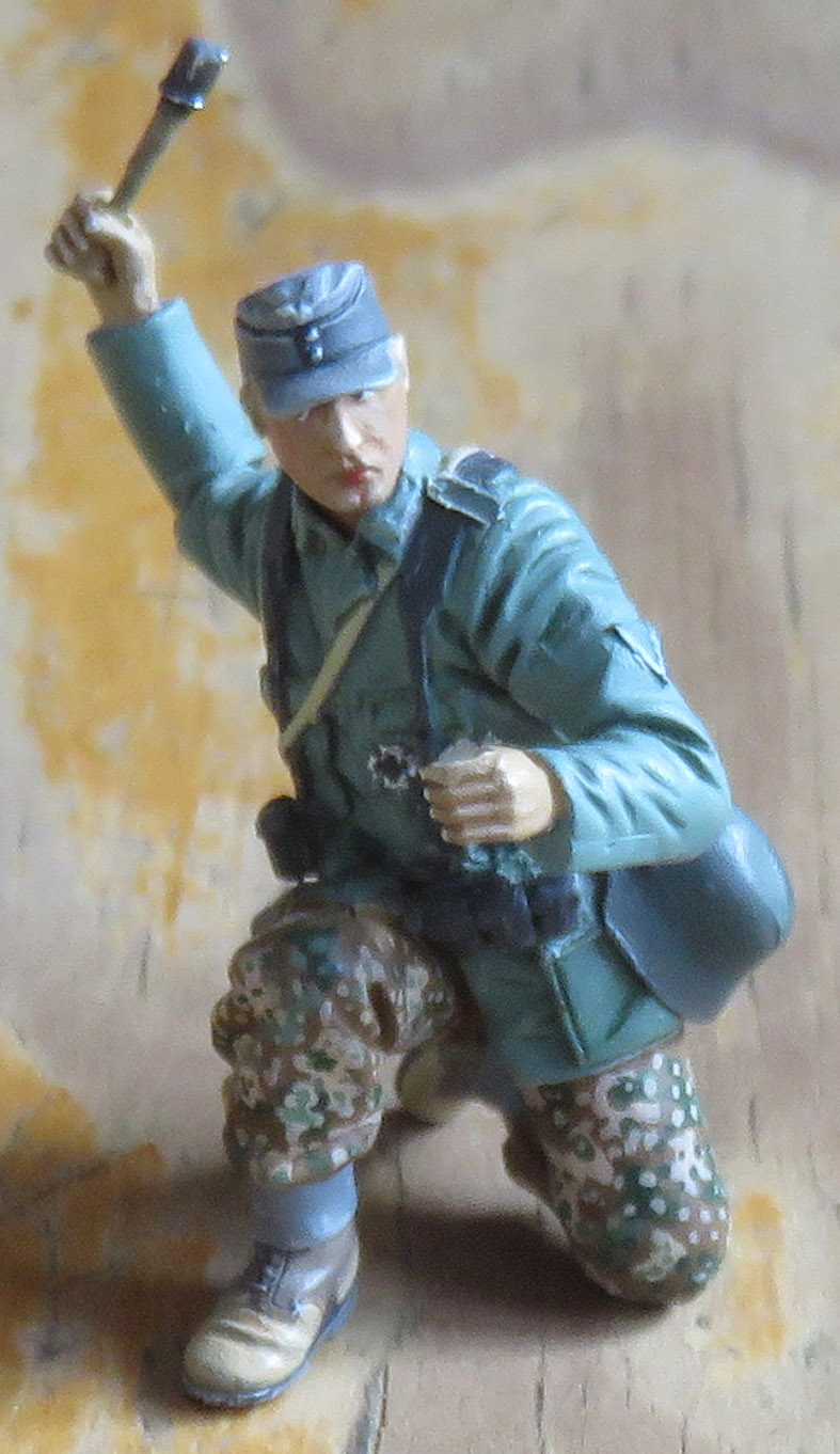 Mur d'usine _ Stalingrad Septembre 42 _ Victoire __1/35 - Page 4 15080419