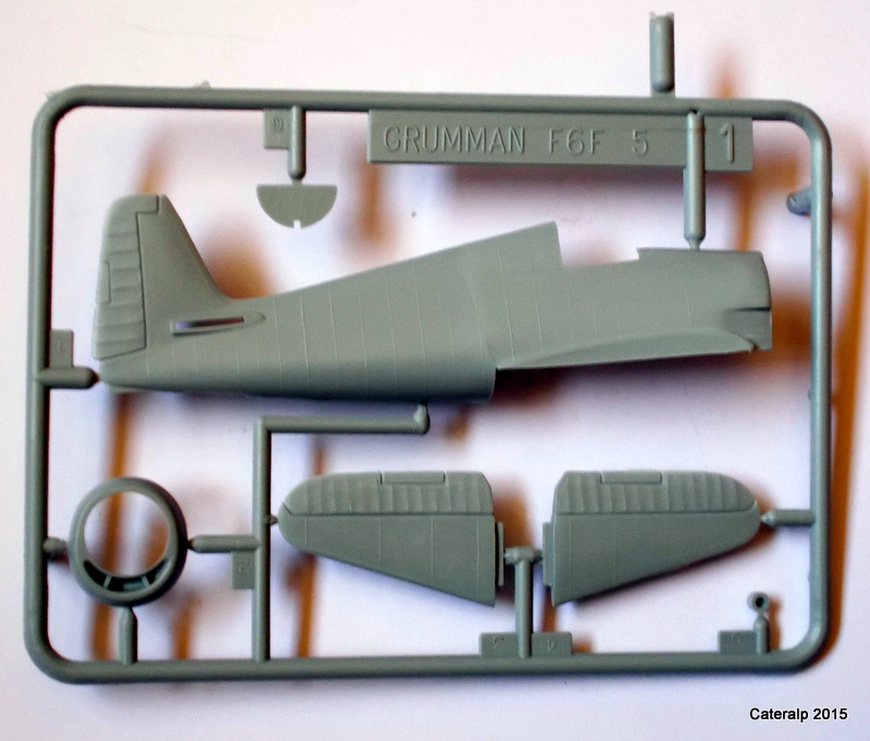 GRUMMAN F6F-5 HELLCAT + piste 1/72ème Réf 60272 Hellca16