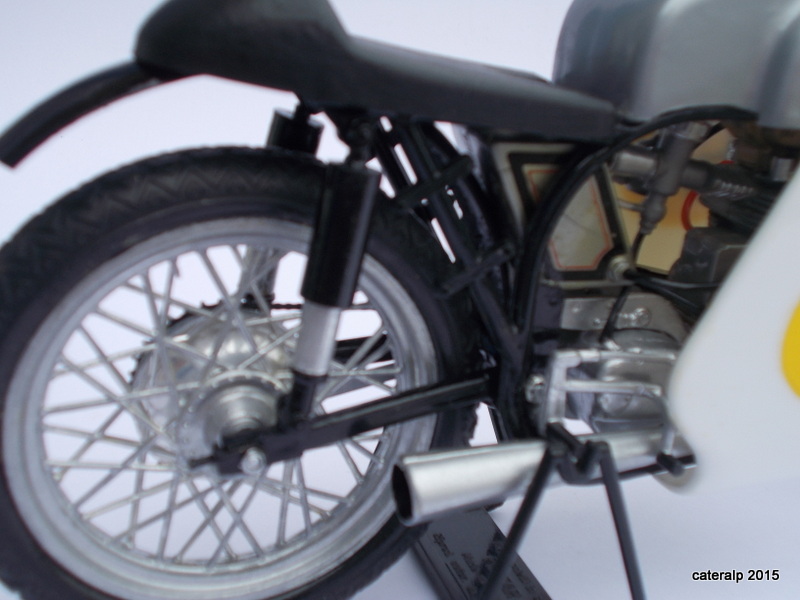 protar - [PROTAR] Le retour en vitrine d'une épave de moto de course ... NORTON 500cc 1/9ème Réf 122  Norton44