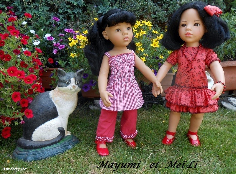 Meï-Li et sa cousine Mayumi : mes deux fleurs de Lotus ... ajout du 10 /08 les tenues de tata Bernadette !  Dscn2348