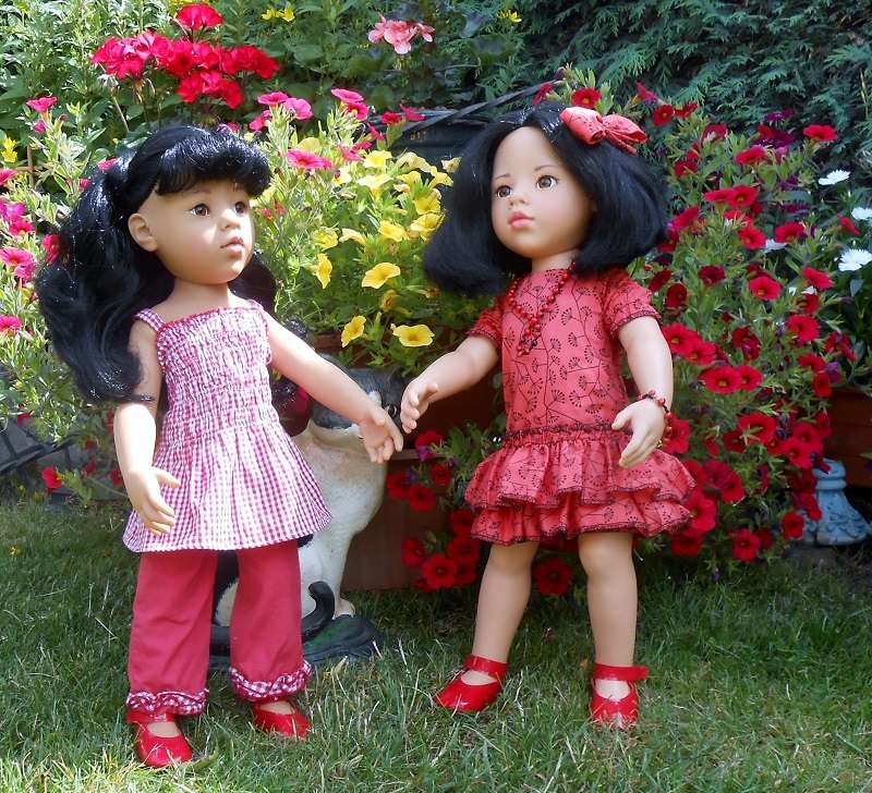 Meï-Li et sa cousine Mayumi : mes deux fleurs de Lotus ... ajout du 10 /08 les tenues de tata Bernadette !  Dscn2349