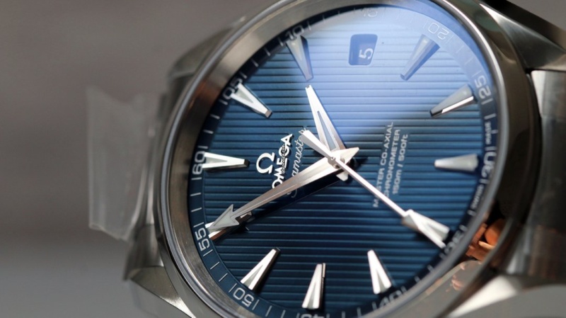 Omega Speedmaster professionnal ou Tag Heuer Carrera 1887 - Page 3 Omega_10