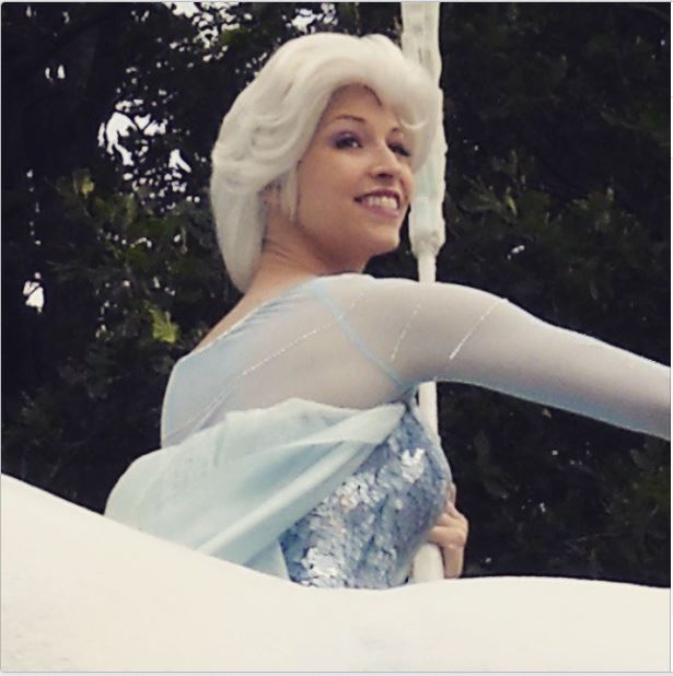 Vos photos avec les Personnages Disney - Page 13 Elsa10