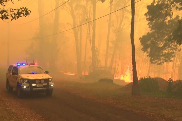 BREAKING - Fire near SOFALA Goldtown. Bells Line of Road now subject to police road closures 11801510