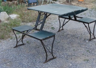 Mobilier  de bivouac allemand/ german ww2 field furnitures - Page 2 Table_11