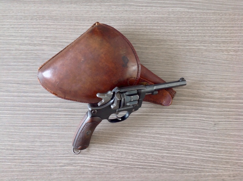 Revolver Mle 1892 Image12