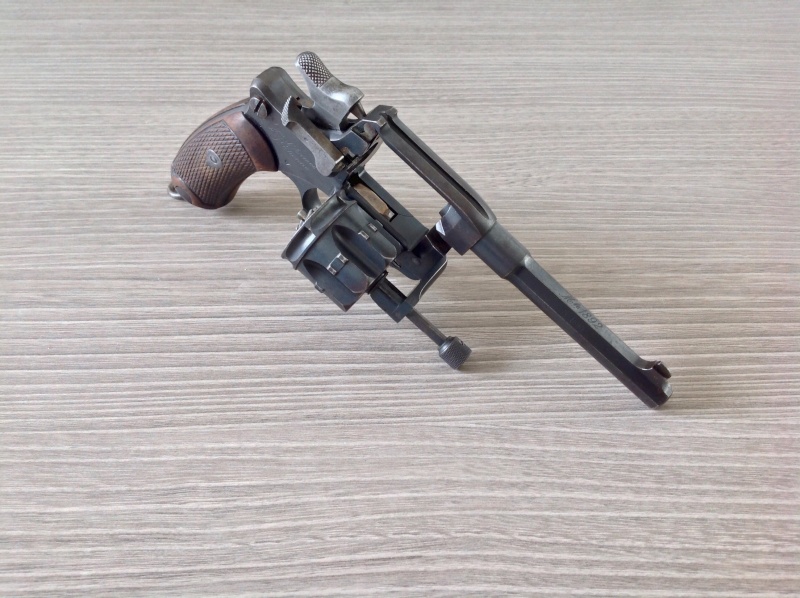 Revolver Mle 1892 Image16