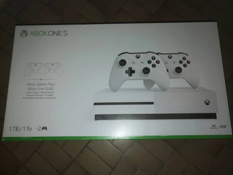 Console Xbox One S 1To pack 2 manettes NEUVE