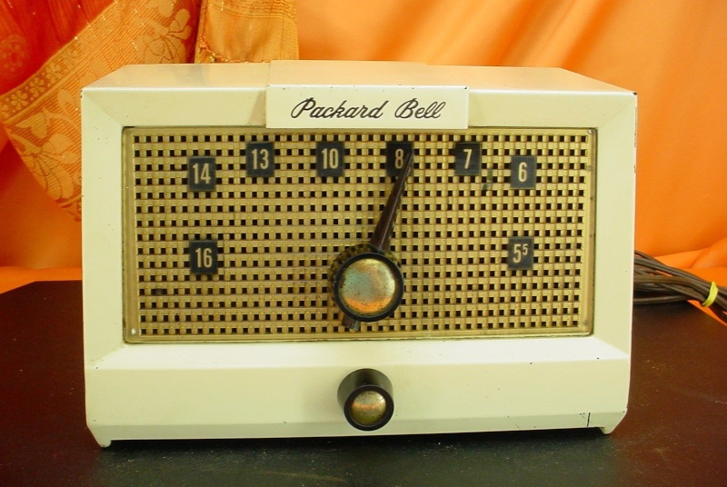 PACKARD BELL 5R1 TUBE RADIO - 1956  2810