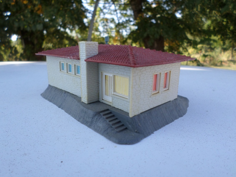 Vintage HO and OO plastic toy train building - Bâtiments et décors de circuits ferrovières miniatures. Sam_3816