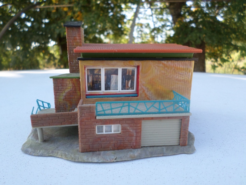 Vintage HO and OO plastic toy train building - Bâtiments et décors de circuits ferrovières miniatures. Sam_3820