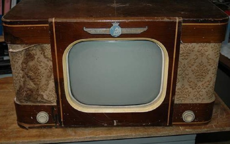 Téloches.... Vintage televisions - 1940s 1950s and 1960s tv - Page 3 Tveuro10