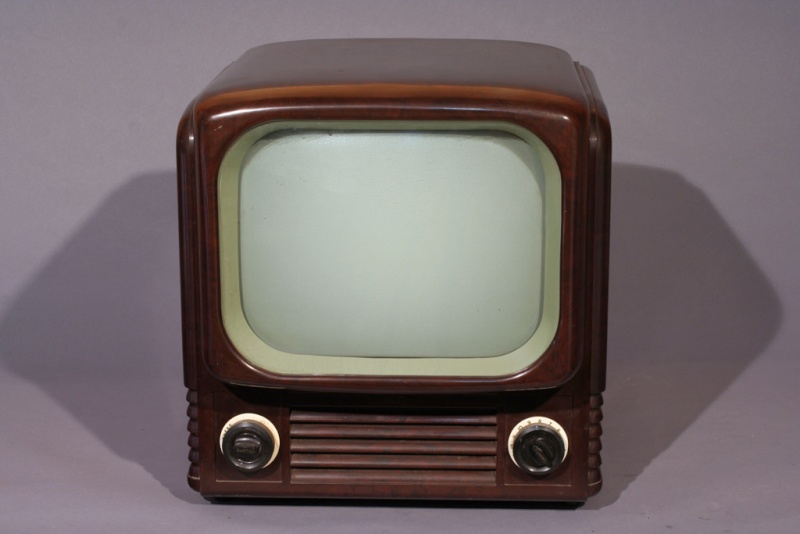 Téloches.... Vintage televisions - 1940s 1950s and 1960s tv - Page 3 Tveuro12