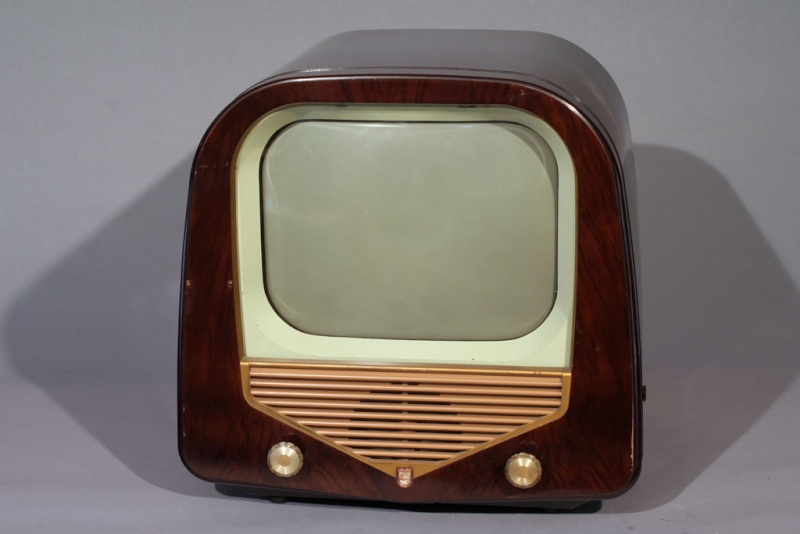 Téloches.... Vintage televisions - 1940s 1950s and 1960s tv - Page 3 Tvphil10