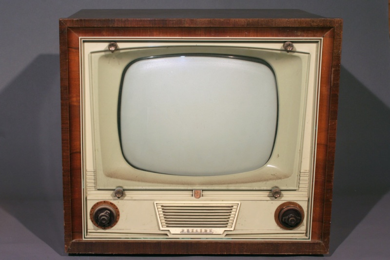 Téloches.... Vintage televisions - 1940s 1950s and 1960s tv - Page 3 Tvphil12