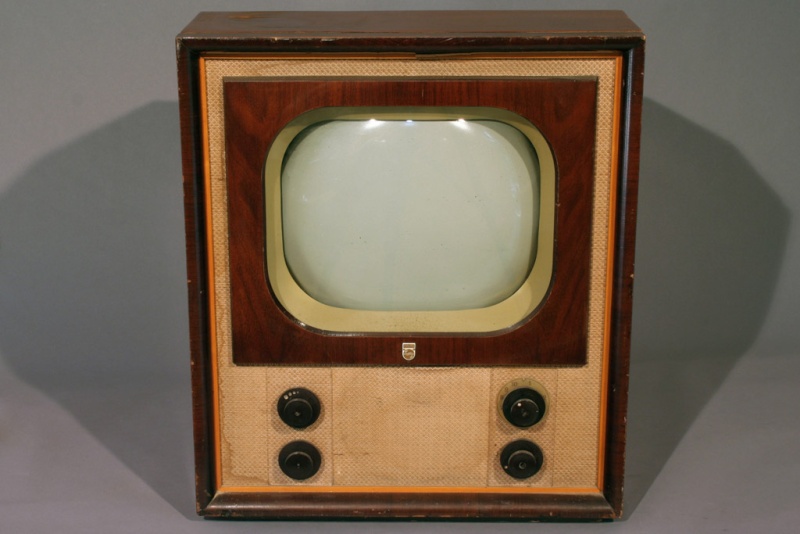 Téloches.... Vintage televisions - 1940s 1950s and 1960s tv - Page 3 Tvphil13