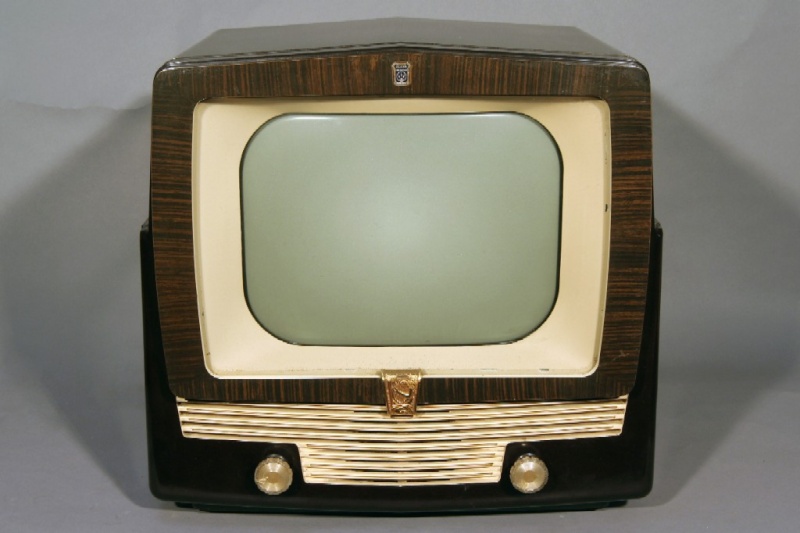 Téloches.... Vintage televisions - 1940s 1950s and 1960s tv - Page 3 Tvradi12