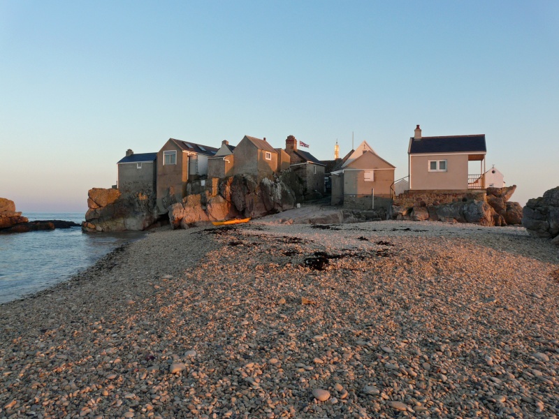 Les incroyables maisonnettes en pleine mer sur les îlots des Écréhou. - Page 3 P1470732