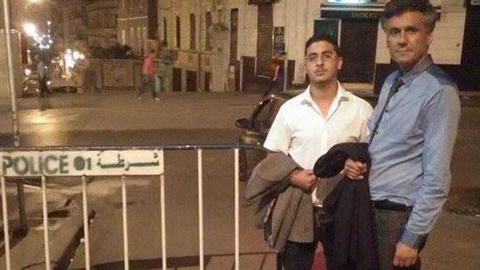 الأمن يعتقل رشيد نكّاز لمنعه من "التشويش" على زيارة هولاند  Nekkaz10