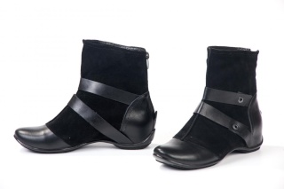 http://www.crumina.ua/eshop.php - фабрика по пошиву кожаной обуви. Пошив на заказ!!! 78711