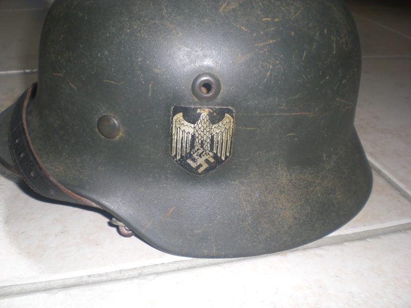 gros gros doute insigne casque allemand modele 40 Cimg2410