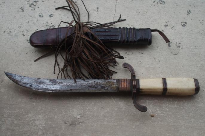 couteau ancien manche en ivoire  P8080219