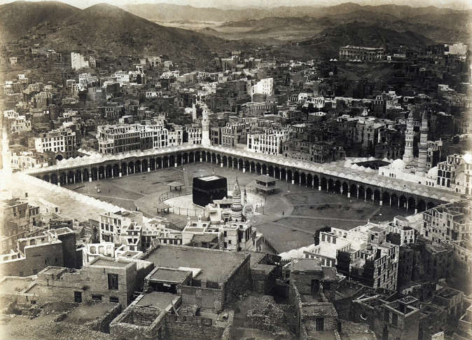بالصور .. كيف تغير الحرم المكي خلال 100 عام 193510