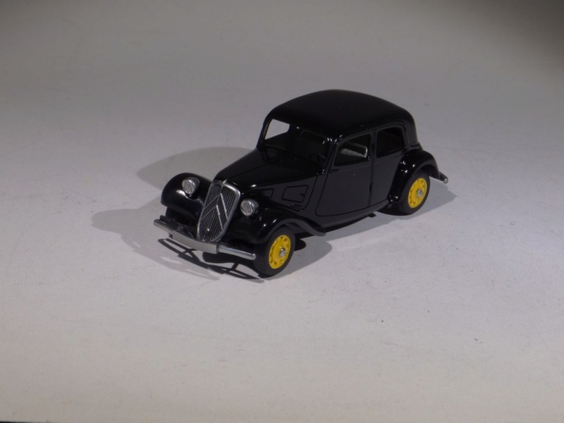 [TAMIYA] CITROËN TRACTION 11 cv 1/48ème Réf 32517 Dsc02191