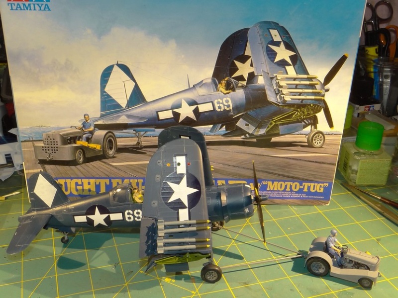 [TAMIYA] VOUGHT F4U-1D CORSAIR et MOTO-TUG Réf 61085 Dsc02668