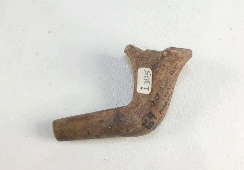 Une pipe Iroquoise 80662210