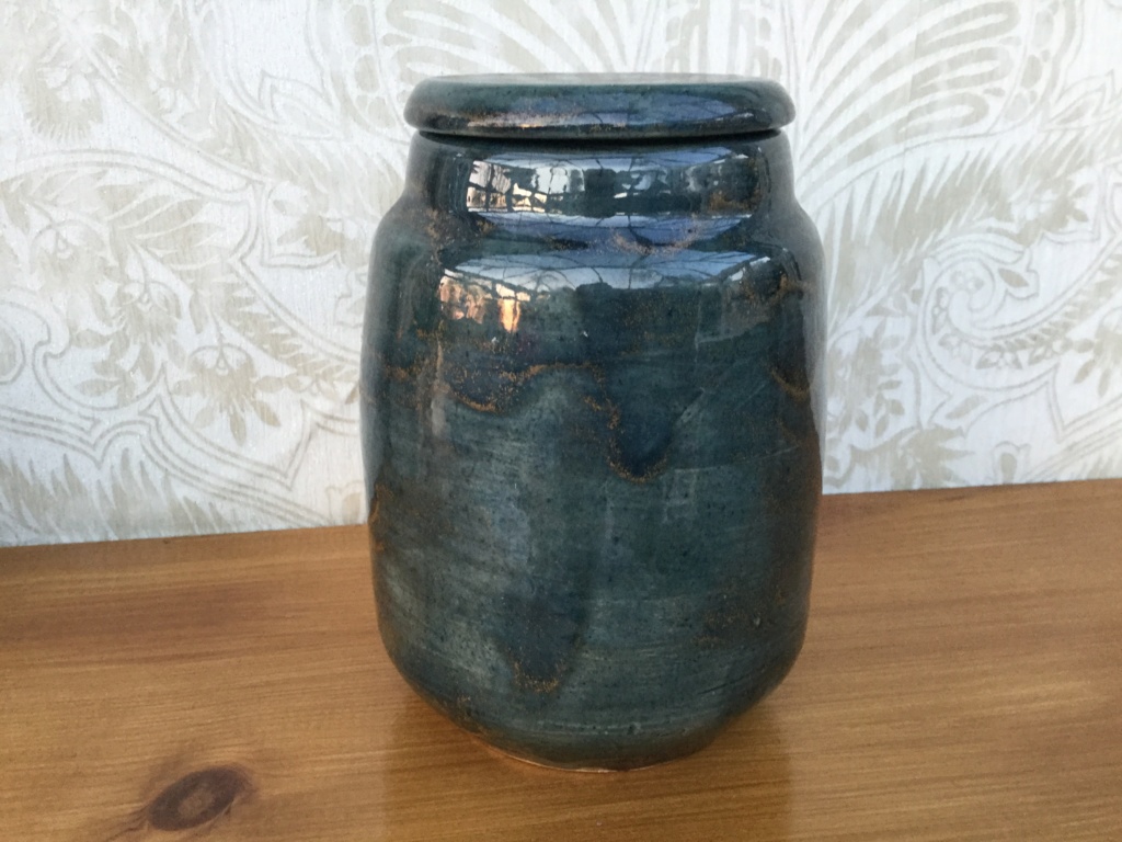 Glazed lidded pot makers mark help 8c684f10