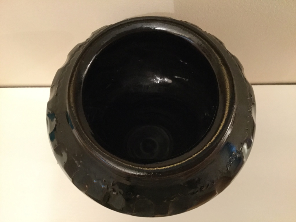 Heavy dark brown glazed bowl/vase MW mark  B1f5ff10