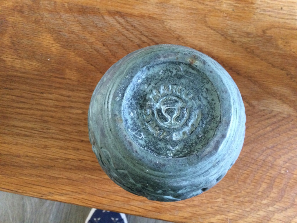 Please identify ancient reproduction pot  E5e88210
