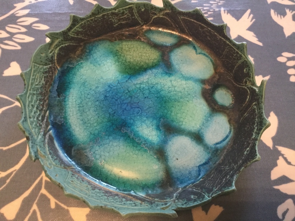 Colourful glazed bowl with fish rim  Ec13b210