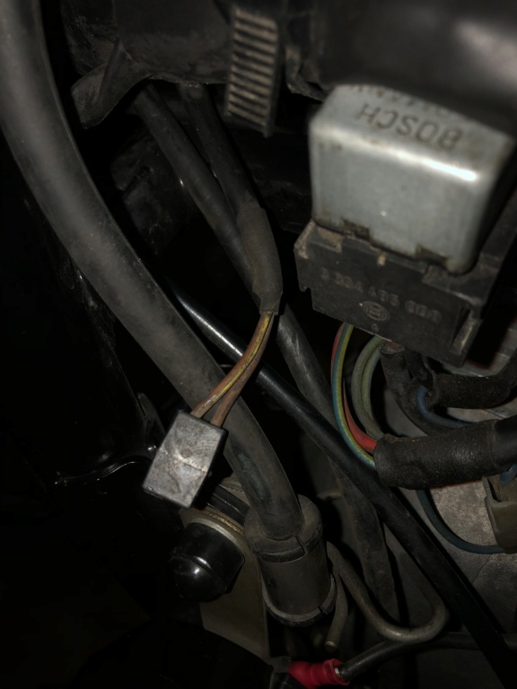 [R60/7] Connecteur avec cable marron et marron-jaune Img_7010
