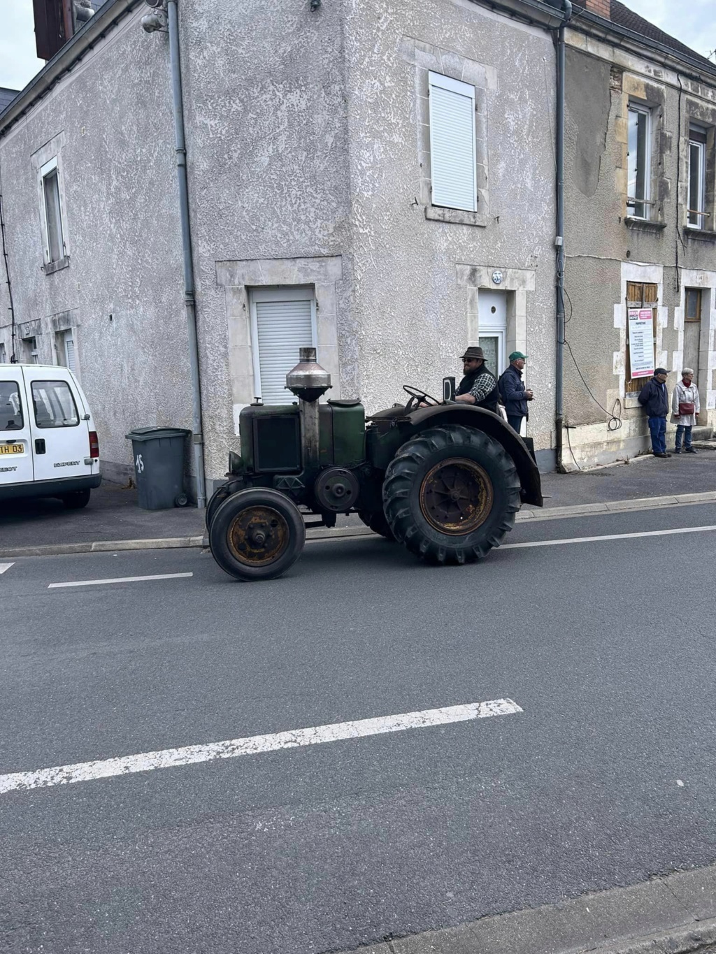 2023/05/20 et 21 Rassemblement à Vierzon (18) Lb710