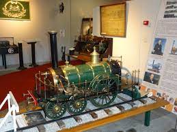 18 - Les réserves des musées du Berry : les tracteurs à Vierzon Musee310