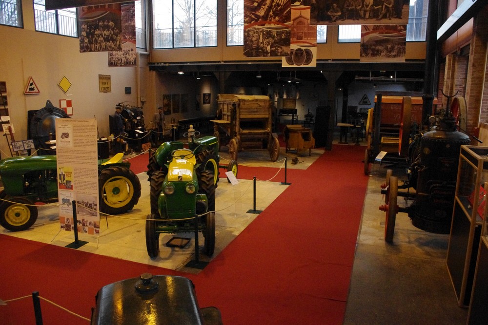 18 - Les réserves des musées du Berry : les tracteurs à Vierzon Musee610