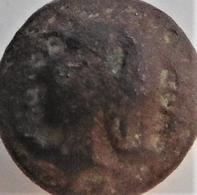 Minuscule bouton en bronze à identifier. B316