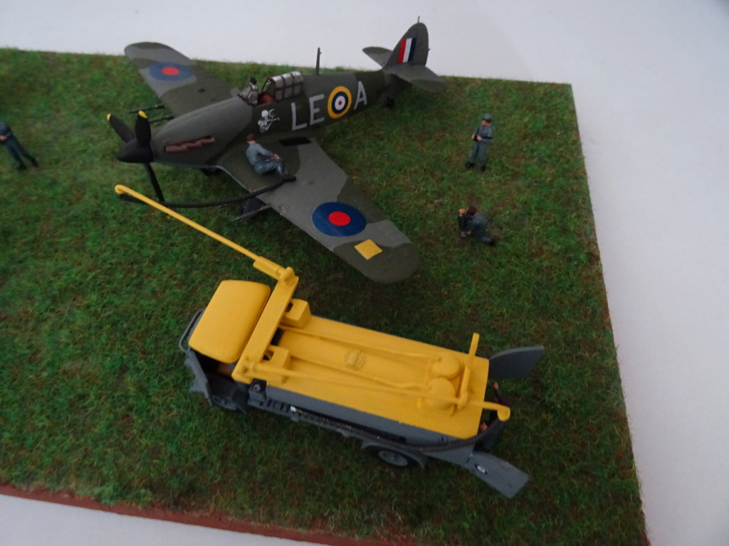 [ Airfix, Revell, Mistercraft] diorama R.A.F. Spitfire, Hurricane, Bedford... Wwii_r14