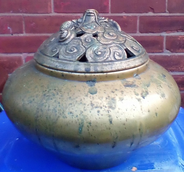 Chinese bronze incense burner-Need help with seal mark. Img_2180