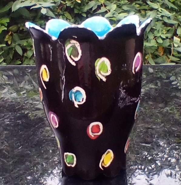 Anyone recognise the name on this vase? - Lorna Jackson Currie  Img_2437
