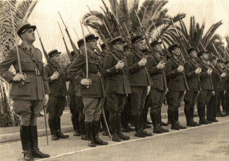 La 9ème légion de la Garde - prise d'armes à Rabat (Maroc) 1941 Prise_11