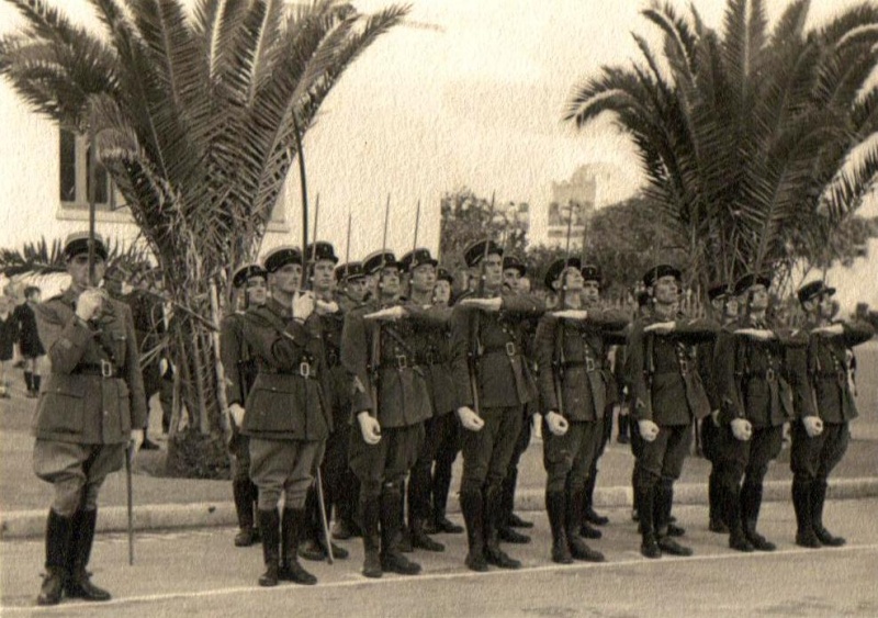 La 9ème légion de la Garde - prise d'armes à Rabat (Maroc) 1941 Prise_15