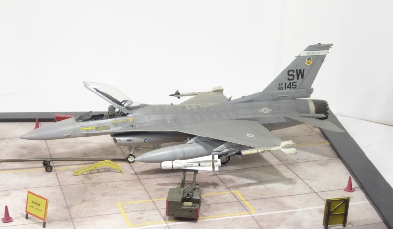 F-16 C Fighting Falcon "The Hooters" Al Dafra RSAFB 1991 P1050546