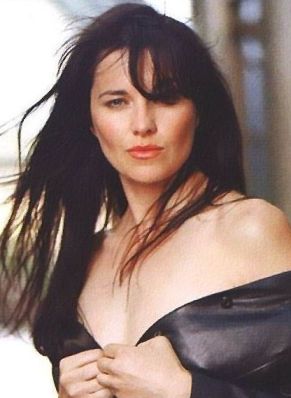Lucy Lawless - Page 3 Lucy-l11