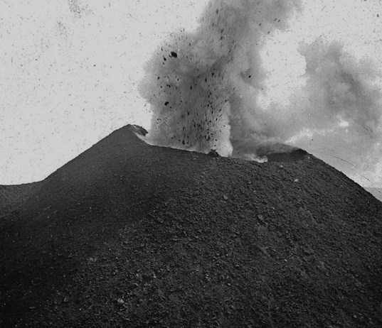 Vesuve eruption 1895 - William Henry Goodyear 1024px11